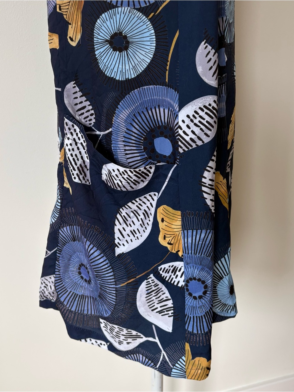 Liv by Habitat Easy Cowl Crimped Navy Floral Lagenlook Pockets Dress EUC Sz L - Picture 6 of 7